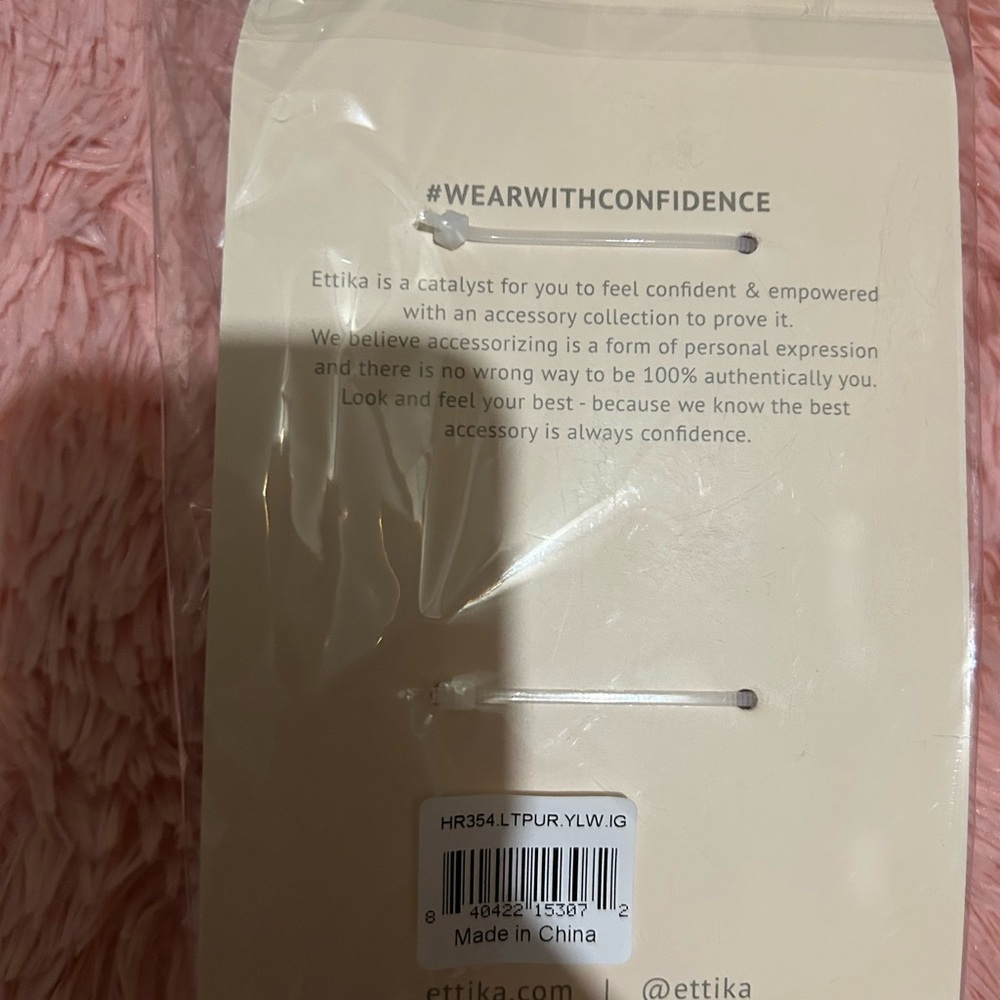 Ettika 2 Pack Assorted Heart Claw Hair Clips - Picture 3 of 3